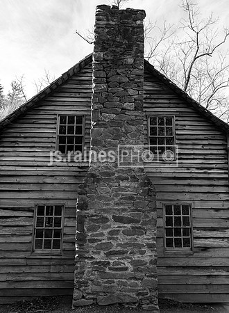 Old Cabin in Cade's Cove Great Smokey Mountain - Gatlinburg, TN (2020)